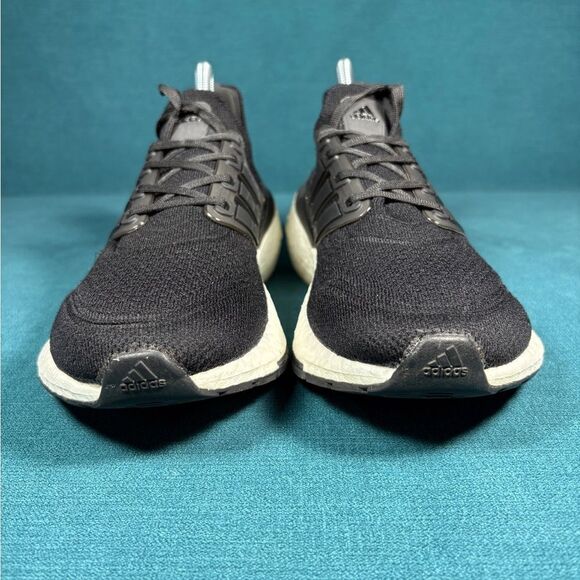 Size 7 - Women’s Adidas Ultraboost 21 Core Black shoes - Picture 4 of 9